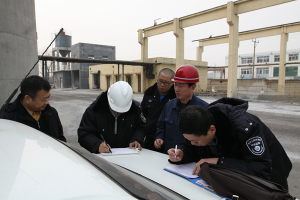 青島：環(huán)境執(zhí)法重拳再出擊！抗霾夜查揪出四家問題企業(yè)