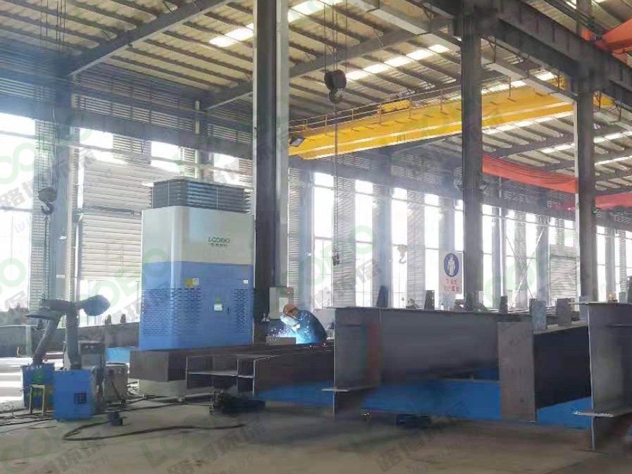 自循環(huán)焊煙凈化器適配鋼結(jié)構(gòu)車間恰如其分，煙霧消散，讓焊接更安心 (2).jpg